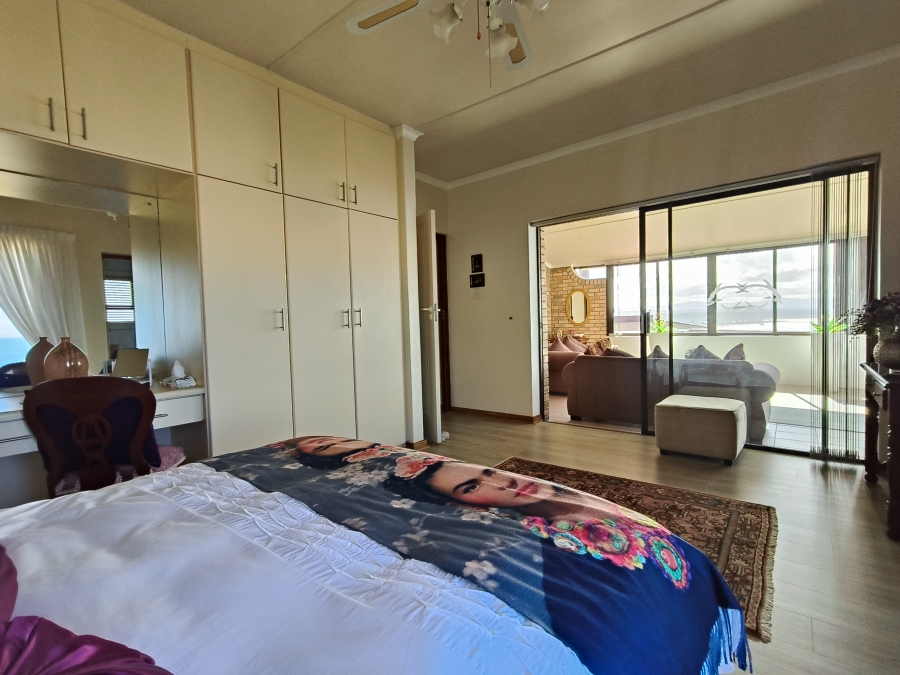 4 Bedroom Property for Sale in Wavecrest Eastern Cape